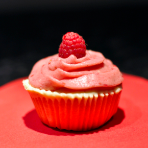 Raspberry & White Chocolate Cupcakes Raspberry & White Chocolate Cupcakes