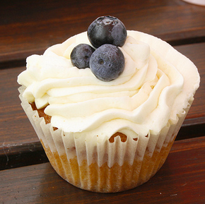 Blueberry and Raspberry Cupcakes Blueberry and Raspberry Cupcakes