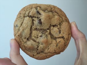 Cashew butter and honey chocolate chip cookies